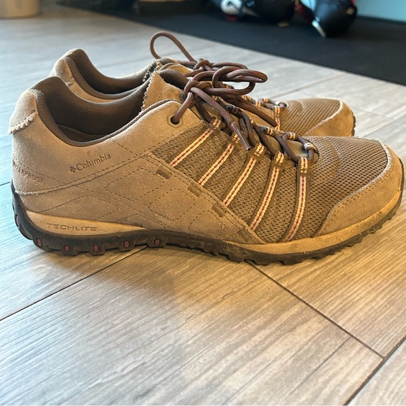 Tan waterproof Columbia Techlite hiking shoes, size 8.5 - Picture 1 of 8